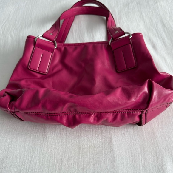 Y2K Pink Shoulder Bag w/ Silver Hardware - Picture 5 of 8